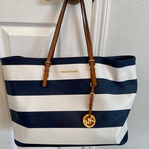 Michael kors jet set tote